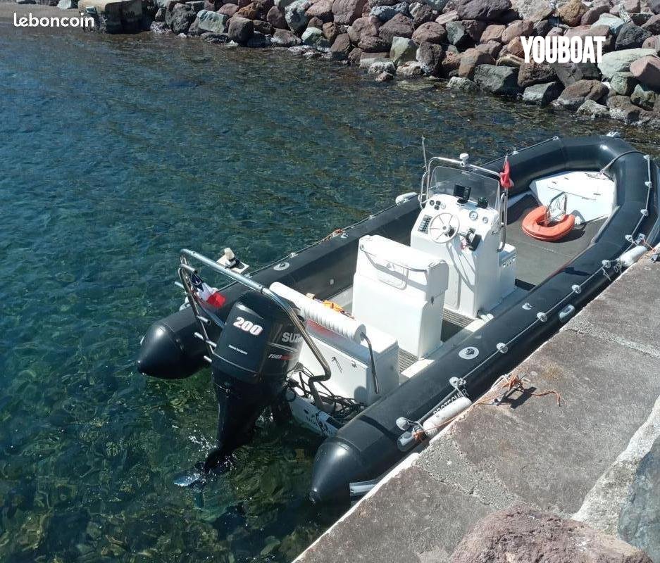 Vente Bombard Explorer 730 DB occasion Bateau Pneumatique / Semi