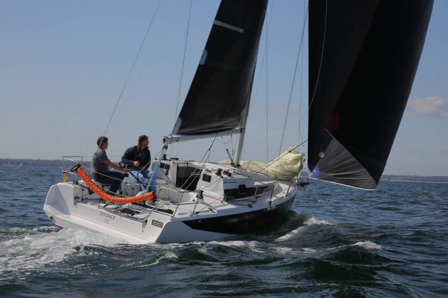 [PRESS] - Sails and sailboats - Essay. Django 8S, a boat to race the seas