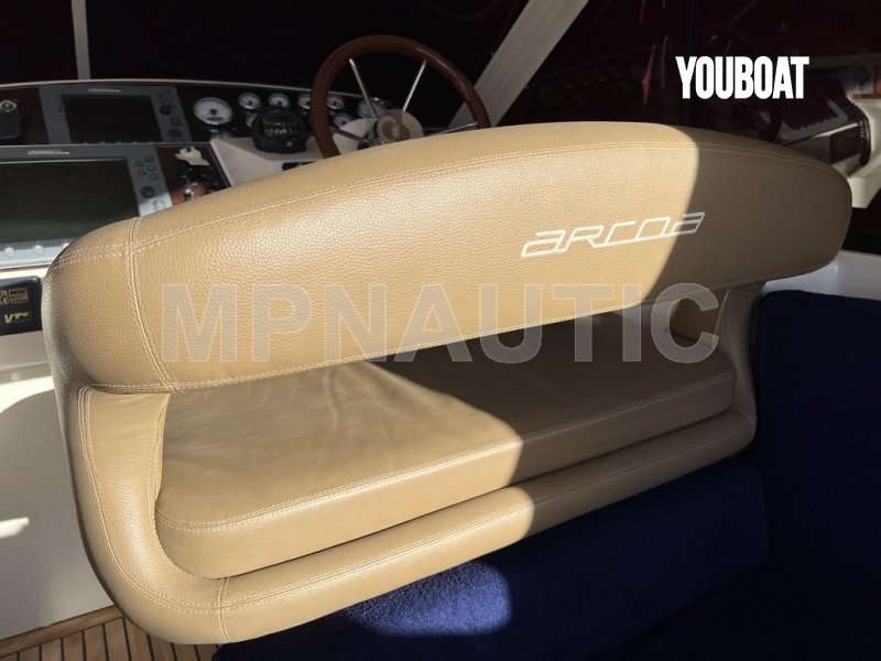 Arcoa Mystic 39 - 2x260ch D4-260 Volvo Penta (Die.) - 11.8m - 2006 - 98.000 €