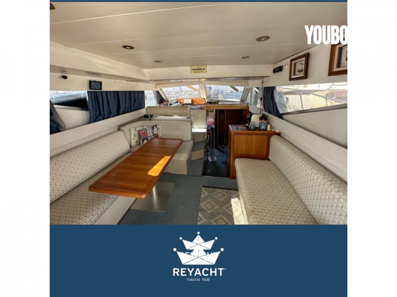 Azimut 35 Fly - 2x240hp Iveco (Die.) - 11.02m - 1987 - 59.000 €