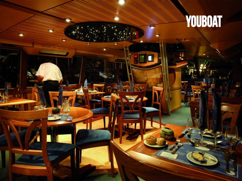 Bateau Passagers Bar Restaurant 75 Pax Luxe - 2x420ch TAMD 102 Volvo Penta (Die.) - 18.2m - 2000 - 399.000 €