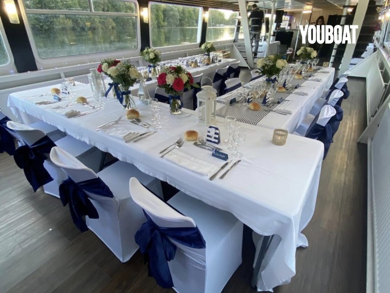 Bateau Restaurant Croisiere 150 Passagers - 2x275PS Volvo (Die.) - 35m - 1966 - 750.000 €