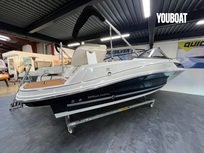 Bayliner VR5 Cuddy OB