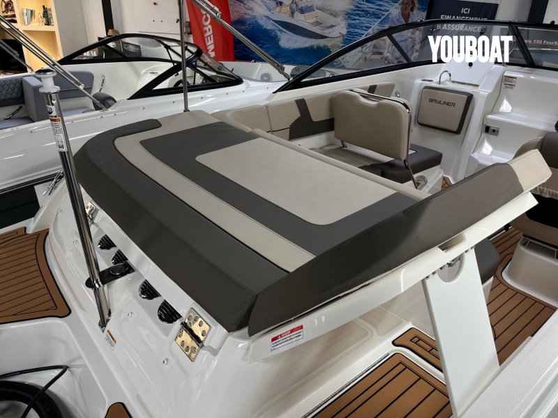 Bayliner VR5 Cuddy OB