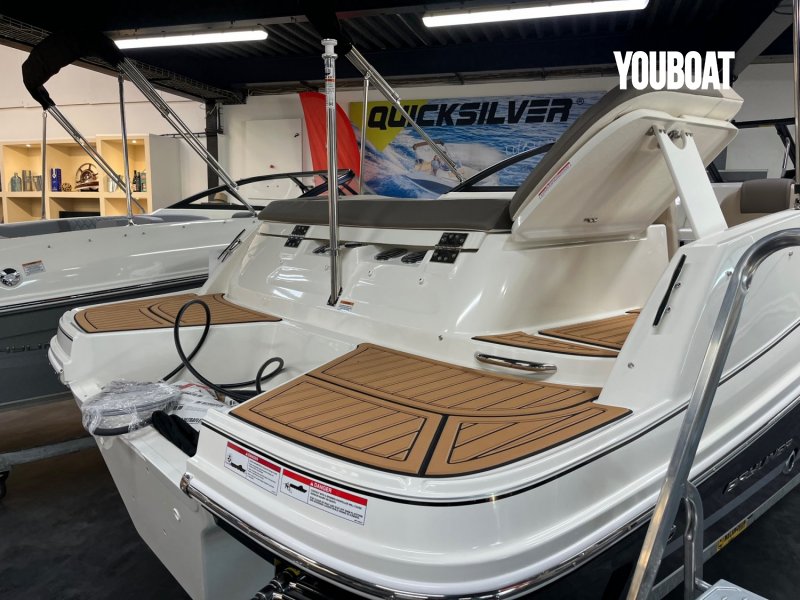 Bayliner VR5 Cuddy OB