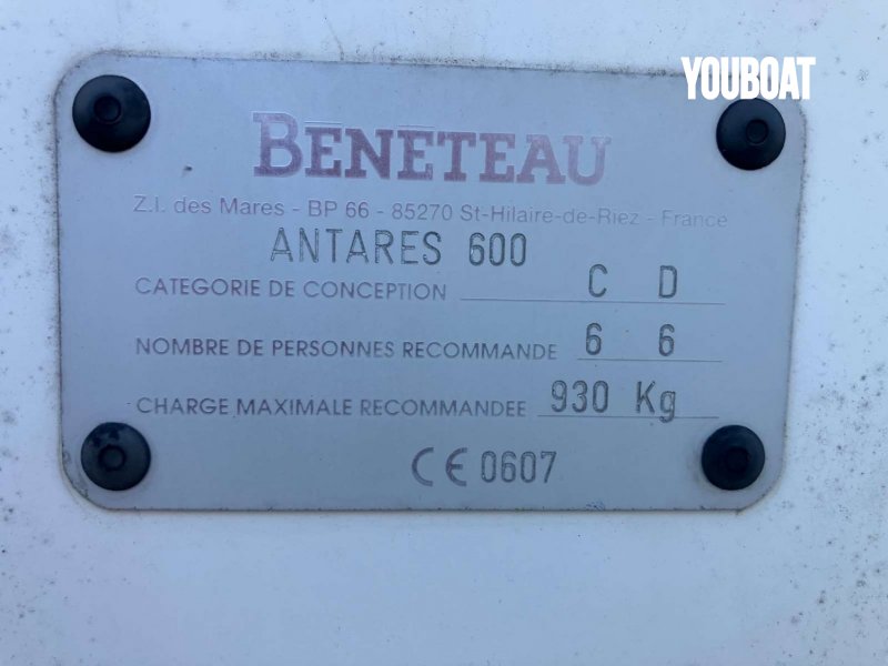 Beneteau Antares 600 HB - 50ch Mercury (Ess.) - 6m - 1998 - 16.500 €