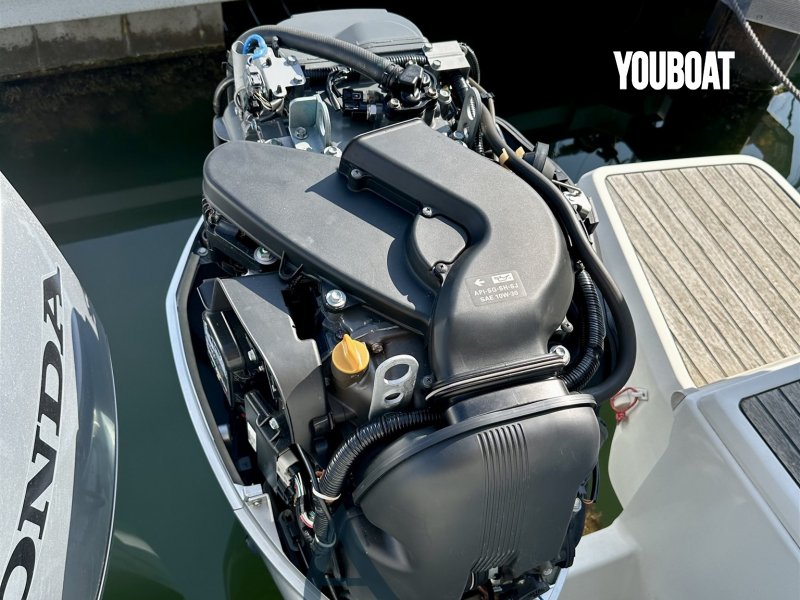 Beneteau Antares 8.80 - 2x150hp tre pale Honda - 8.91m - 2015 - 75.000 €
