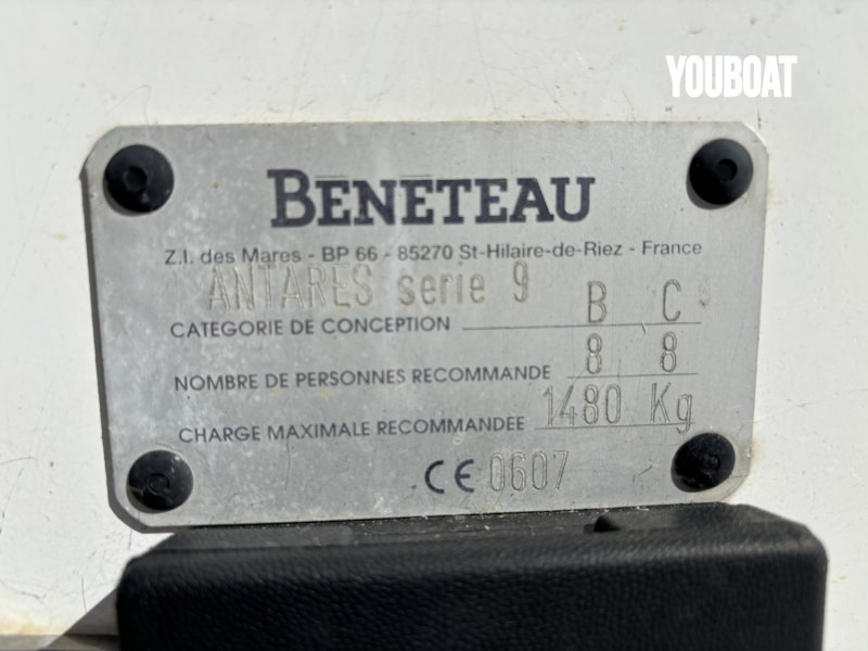 Beneteau Antares Serie 9 - 200hp TAMD 41P Volvo Penta (Die.) - 8.23m - 2000 - 39.900 €