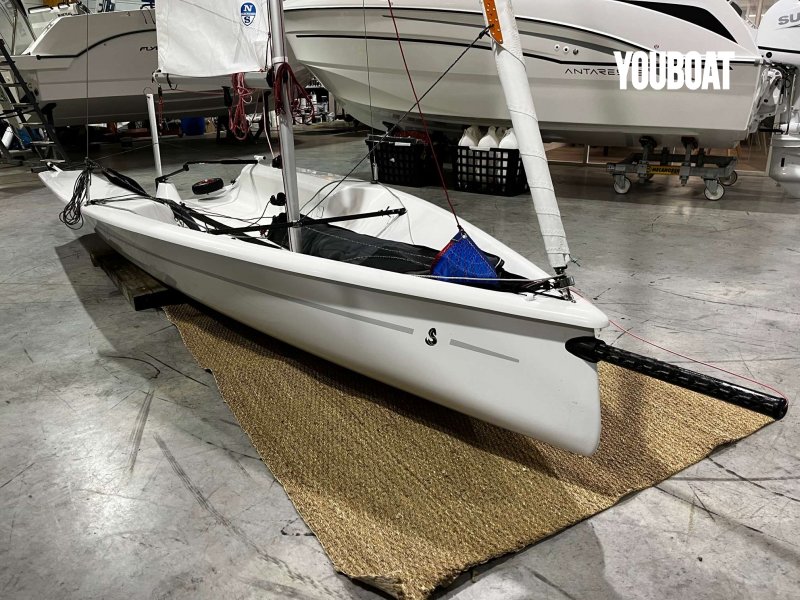 Beneteau First 14
