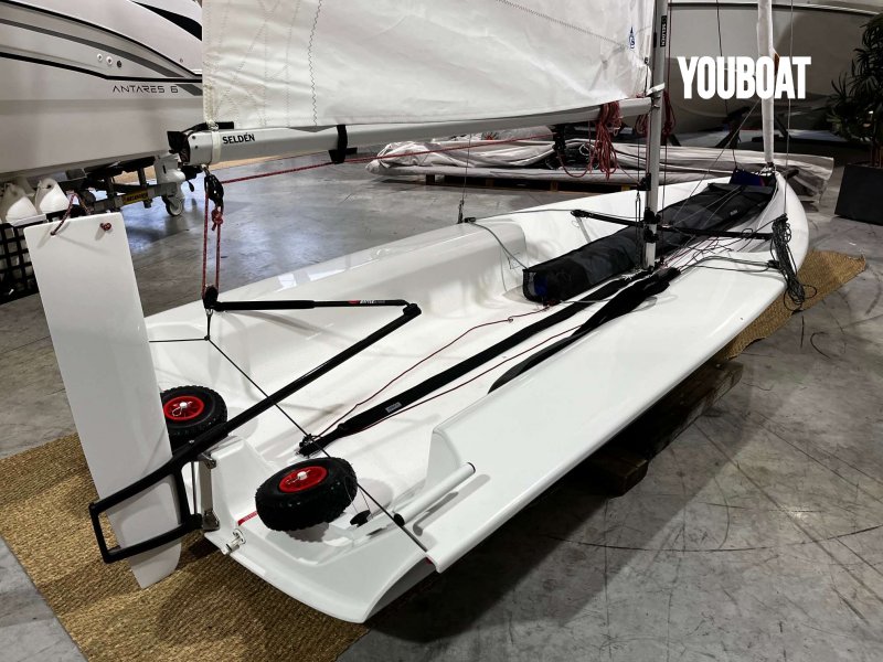 Beneteau First 14