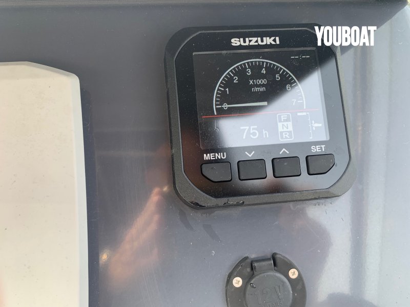 Beneteau Flyer 8.8 SUNdeck