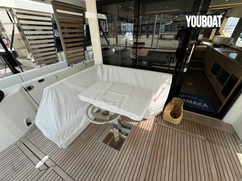 Beneteau Grand Trawler 62