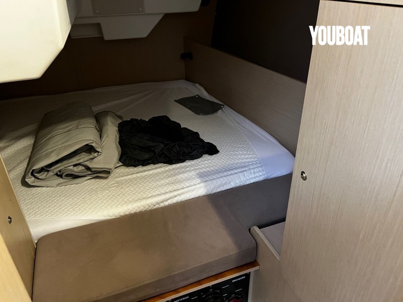 Beneteau Oceanis 38.1