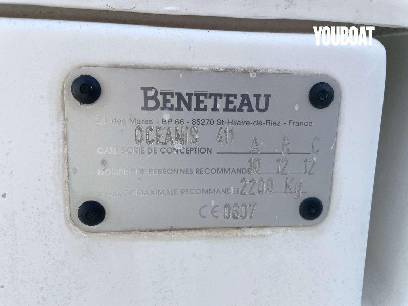 Beneteau Oceanis 411 Celebration - 55ch D2-55 Volvo Penta (Die.) - 12.34m - 2003 - 105.000 €