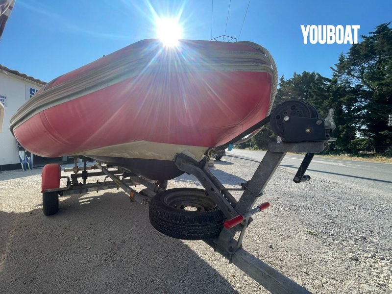 Vente Bombard Explorer 420 WB occasion Bateau Pneumatique / SemiRigide à Les Portes en Ré
