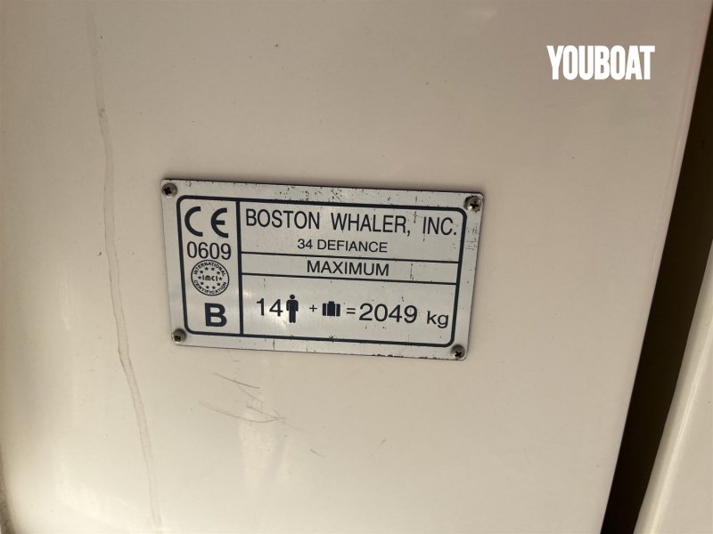 Boston Whaler 34 Defiance - 2x420hp Yanmar (Die.) - 11.43m - 2000 - 130.000 €