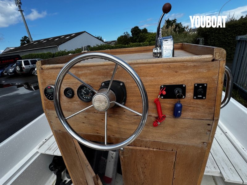 Boston Whaler Sakonnet 17