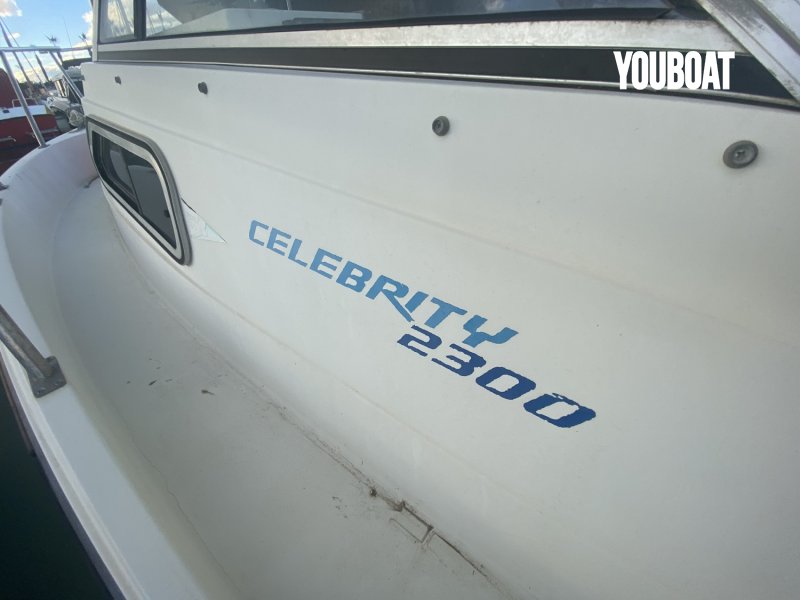 Celebrity 2300 - 165ch 2,8L turbo D Mercruiser (Die.) - 6.96m - 1993 - 12.500 €