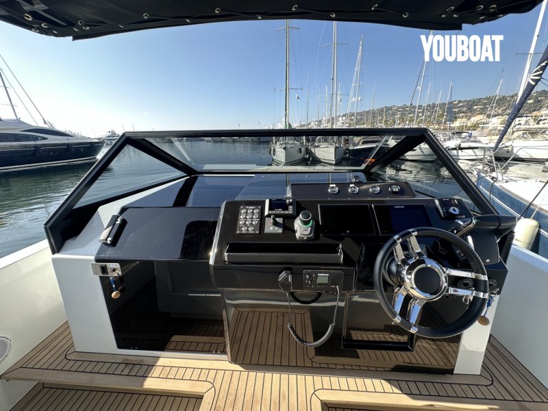 De Antonio Yachts D34 Cruiser - 2x300ch V8 DTS VERADO JOYSTICK JPO Mercury (Ess.) - 10.47m - 2022 - 365.000 €