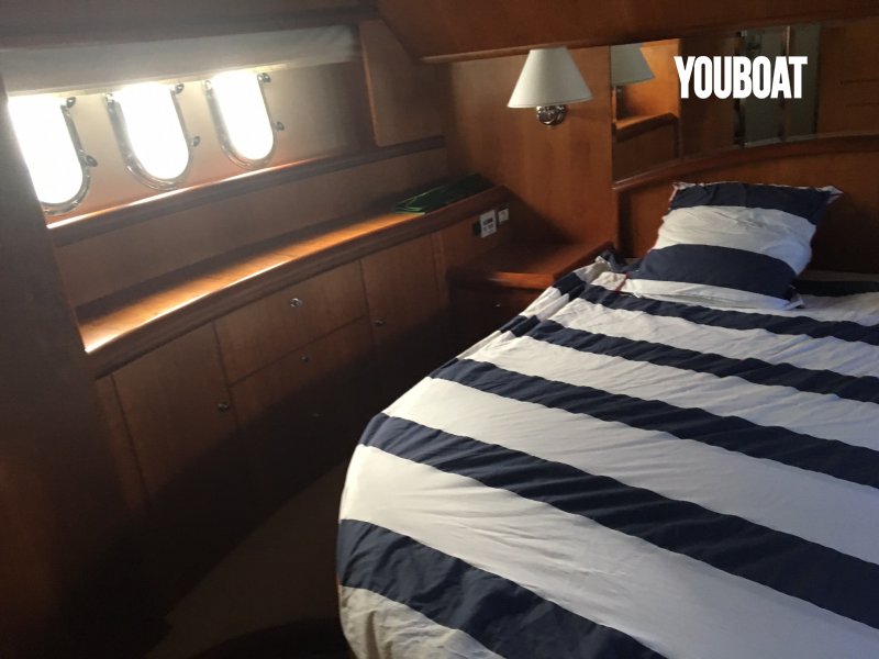 Dyna Yacht 55 Fly - 2x705ch Caterpillar (Die.) - 16.76m - 2008 - 470.000 €