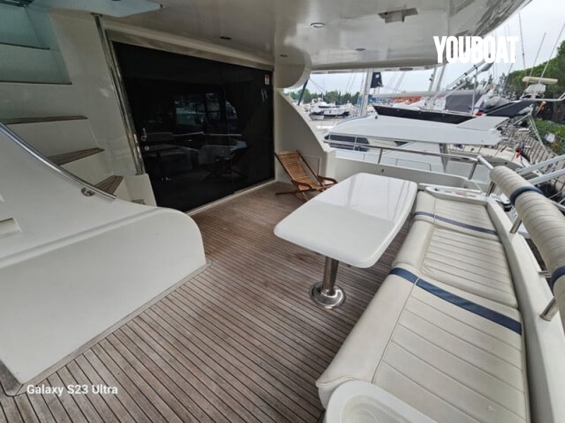 Elegance Yachts 70 - 2x1368ch (Die.) - 22m - 1997 - 450.000 €