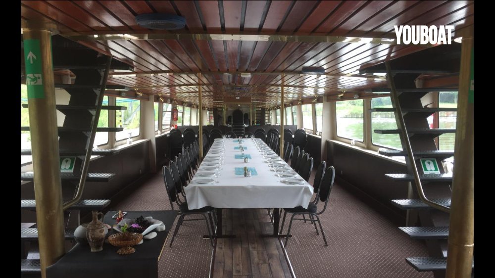 Bateau Passagers 150 Pax Restaurant 2 Niveaux - 2x200ch GM (Die.) - 30m - 1970 - 250.000 €