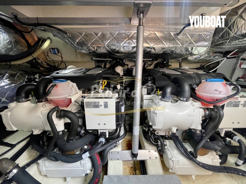 Invictus 370 GT - 2x MERCRUISER V8-4.2L (Die.) - 9.97m - 2018 - 299.000 €