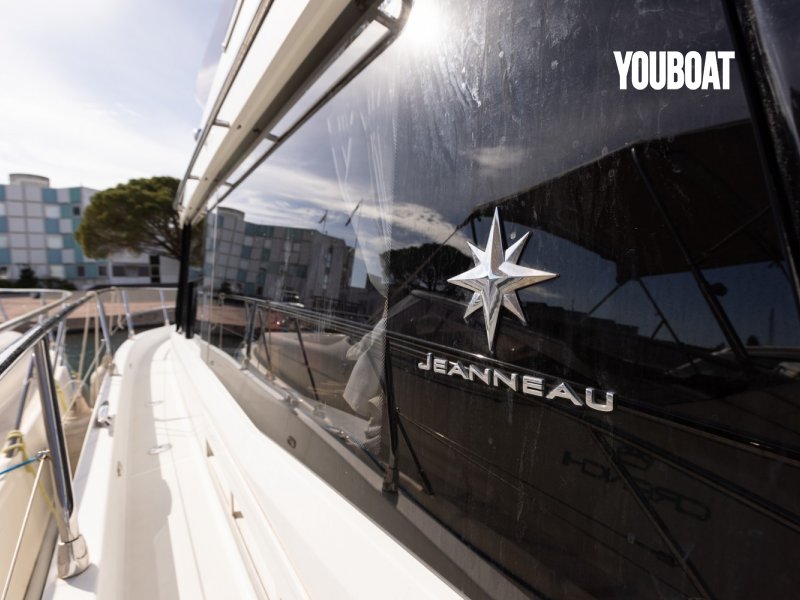 Jeanneau Velasco 37 F - 2x300ch D4-300 Volvo Penta (Die.) - 9.98m - 2015 - 245.000 €