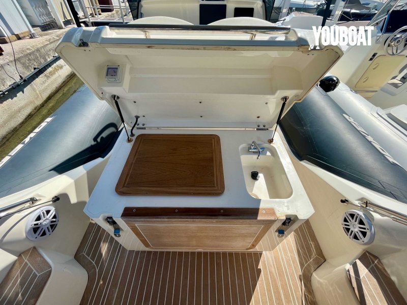 Joker Boat Clubman 28 - 2x200ch 200CV Yamaha (Ess.) - 8.5m - 2022 - 125.000 €