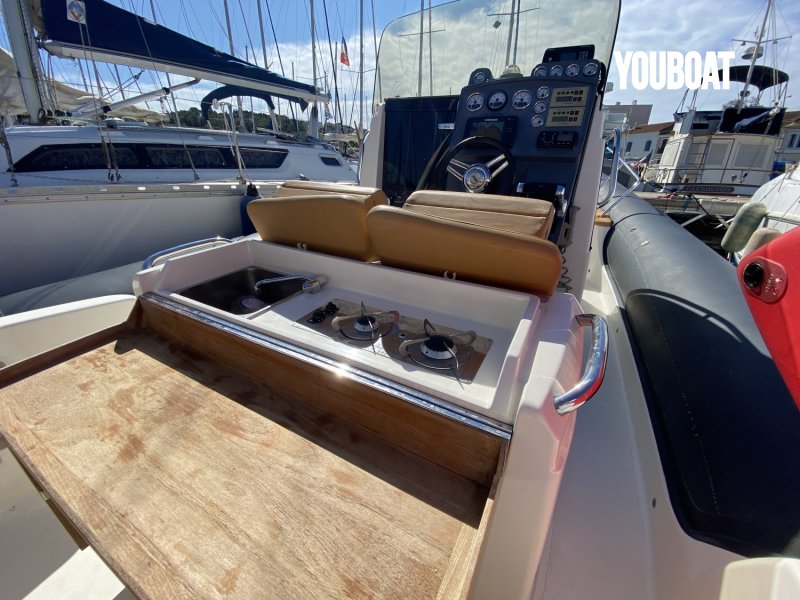 Joker Boat Mainstream 33 - 2x230ch hélice inox Hyundai SeasAll (Die.) - 9.98m - 2014 - 78.000 €