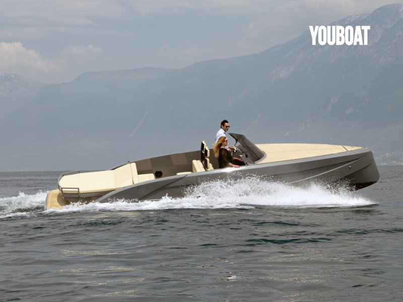 Macan Boats 28 Sport - 300ch 5.3L V8 300HP - 224KW CE DPS Volvo Penta (Ess.) - 8.5m - 2023 - 210.606 €