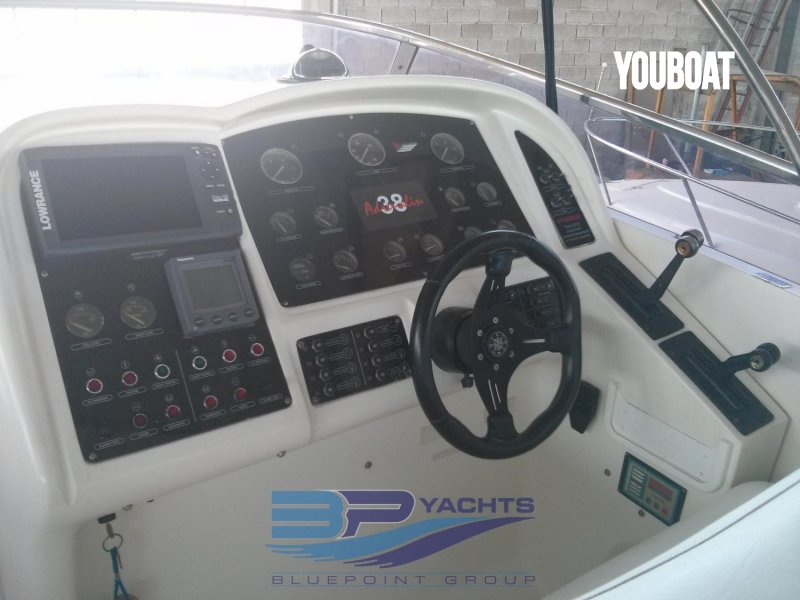 Off Course Offshore 38 - 2x300hp Mercruiser (Die.) - 10.95m - 1997 - 32.000 €