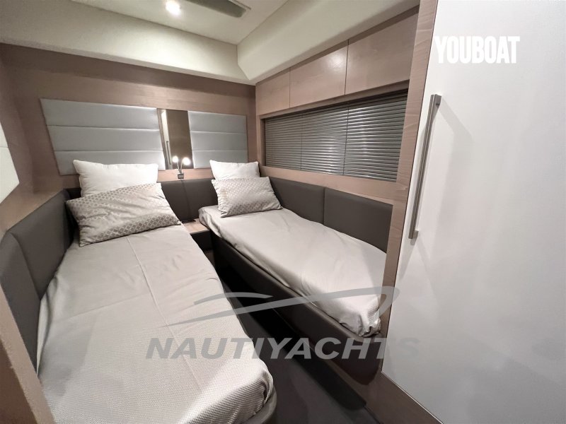 Queens Yachts 50 HT - 2x650ch Caterpillar - 13.95m - 2015 - 539.000 €