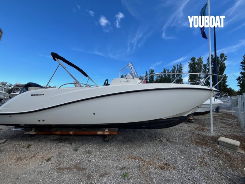 Quicksilver Activ 675 Sundeck