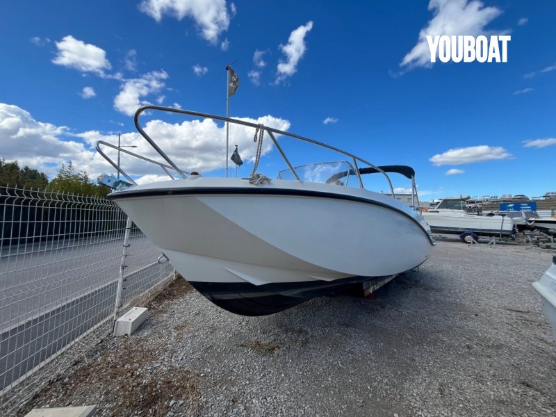 Quicksilver Activ 675 Sundeck