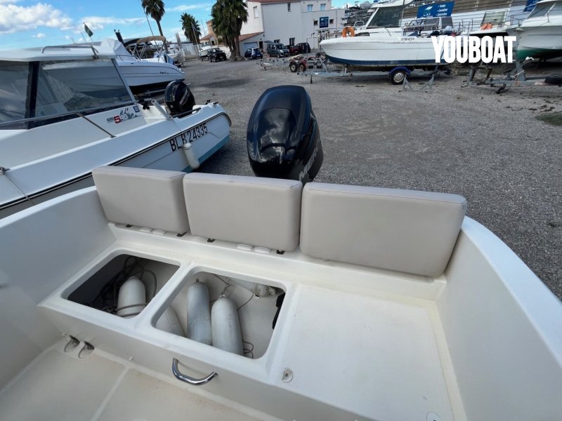 Quicksilver Activ 675 Sundeck