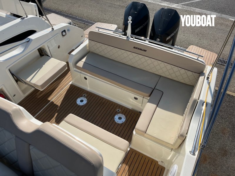 Quicksilver Activ 875 Sundeck