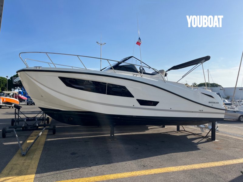 Quicksilver Activ 875 Sundeck