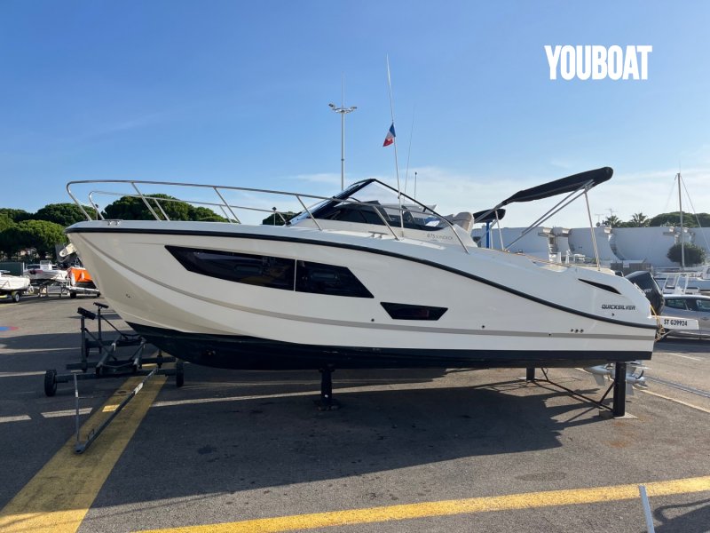 Quicksilver Activ 875 Sundeck