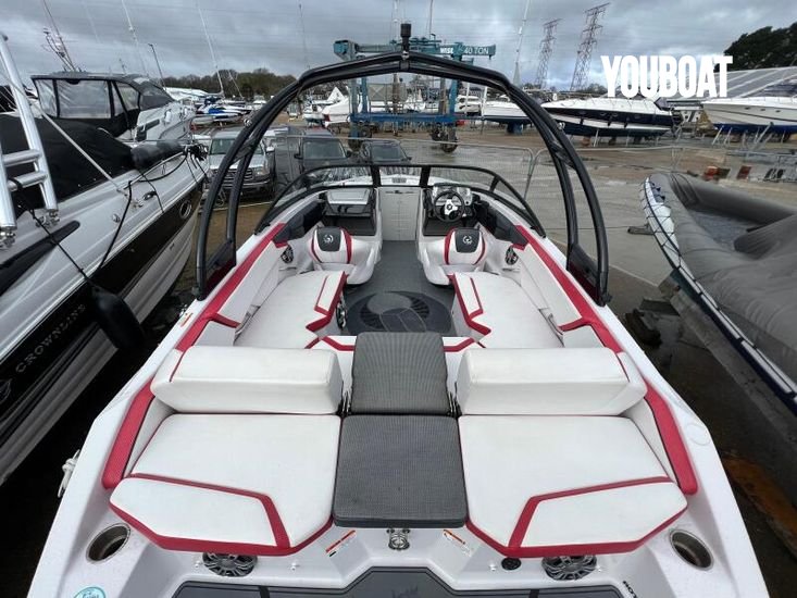 Scarab Boats 215 HO - 2x (Gas.) - 6.4m - 2015 - 54.999 £