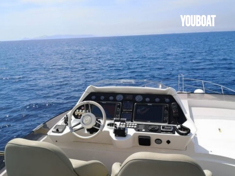 Sunseeker Yacht 68 - 2x1270ch MTU (Die.) - 21.7m - 2015 - 1.495.000 €