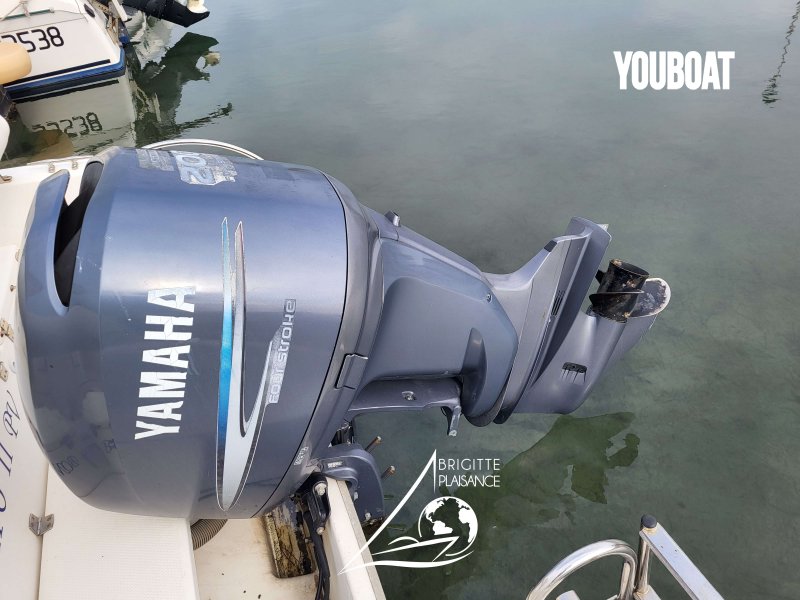 Ultramar Shaft 730 Fish - 200cv F200AETX Yamaha (Gas.) - 7.3m - 2004 - 30.000 €