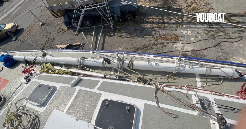 Mât de 25 metres et sa bôme alu et gréement dormant du voilier kriter V -  - 10.000,00 €