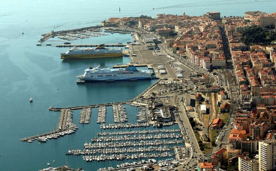 Place de port à Ajaccio 10m à vendre par 