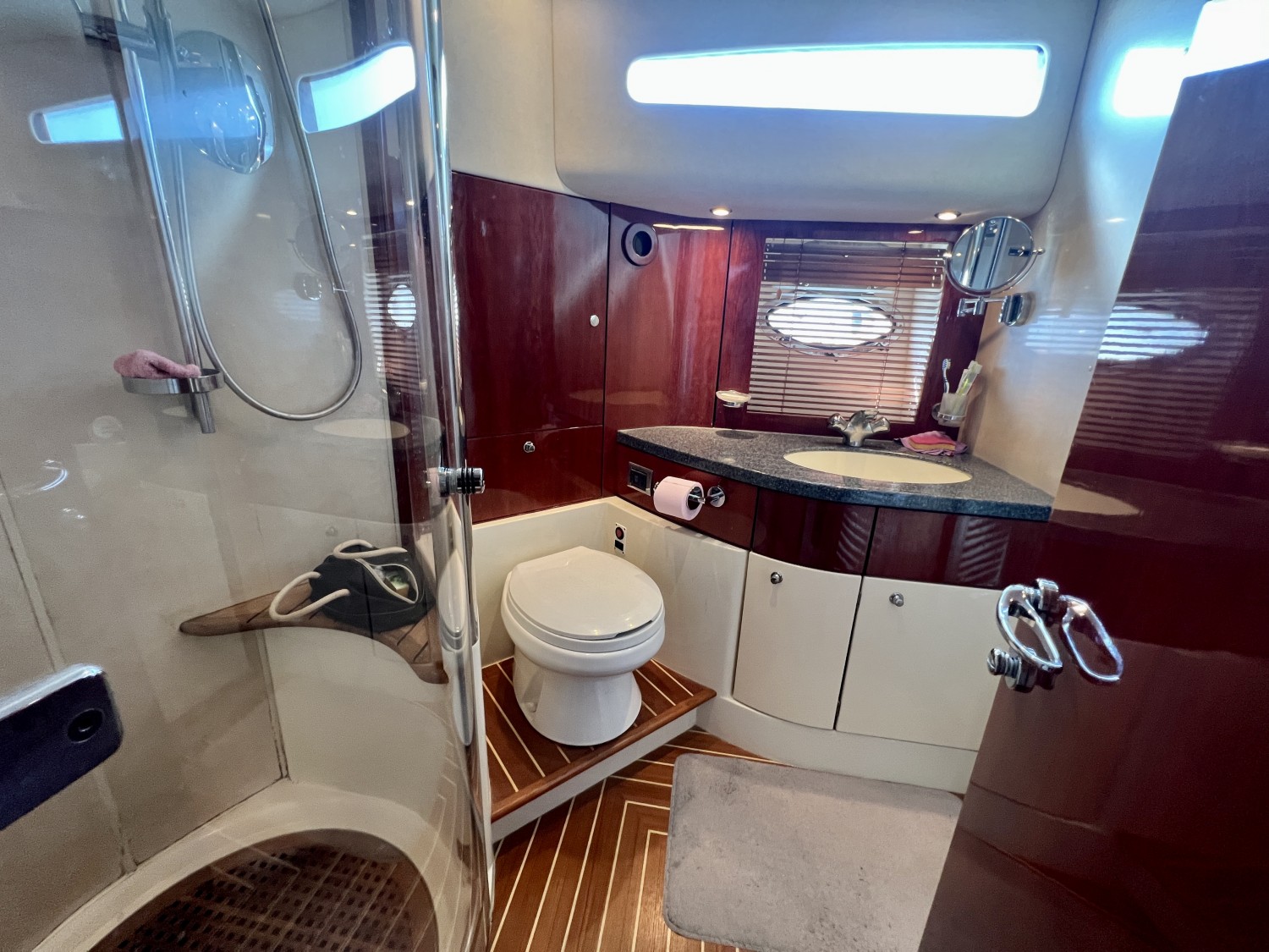 Fairline Squadron 58 - Photo 11