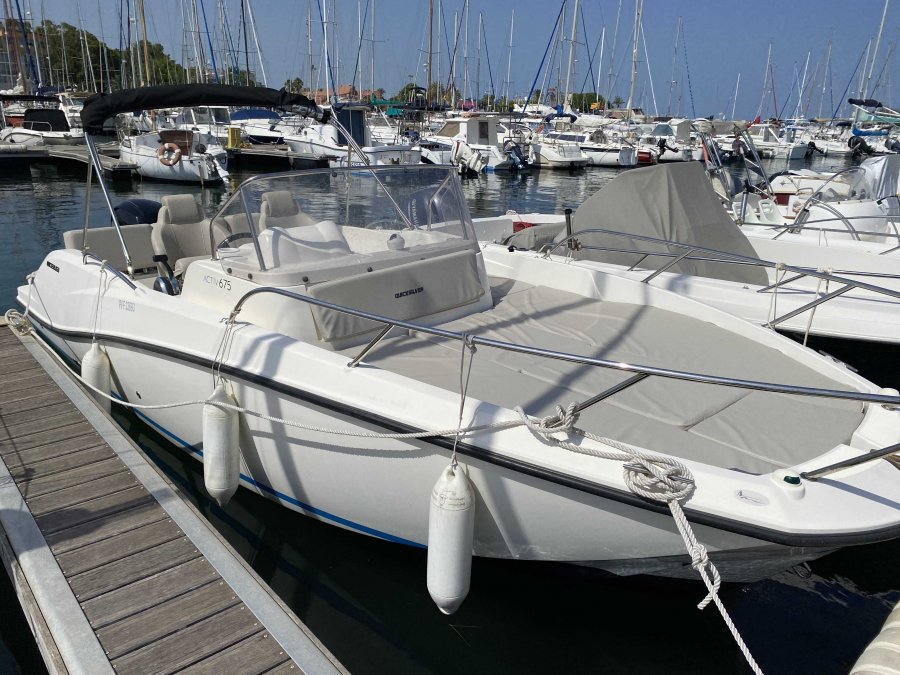 Quicksilver Activ 675 Sundeck used