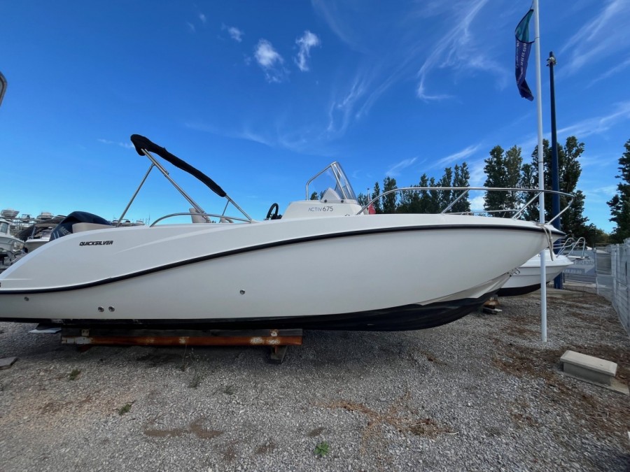 Quicksilver Activ 675 Sundeck à vendre par 