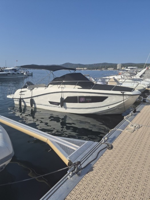 Quicksilver Activ 875 Sundeck occasion