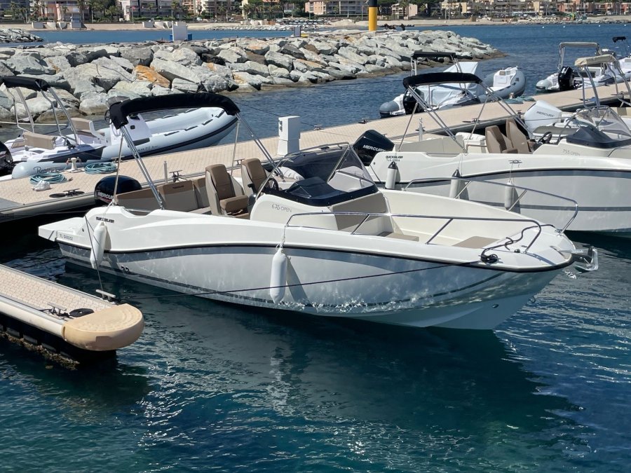 Quicksilver Activ 675 Open à vendre par 