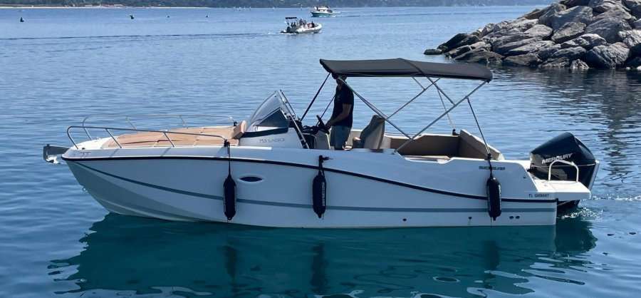 Quicksilver Activ 755 Sundeck à vendre par 